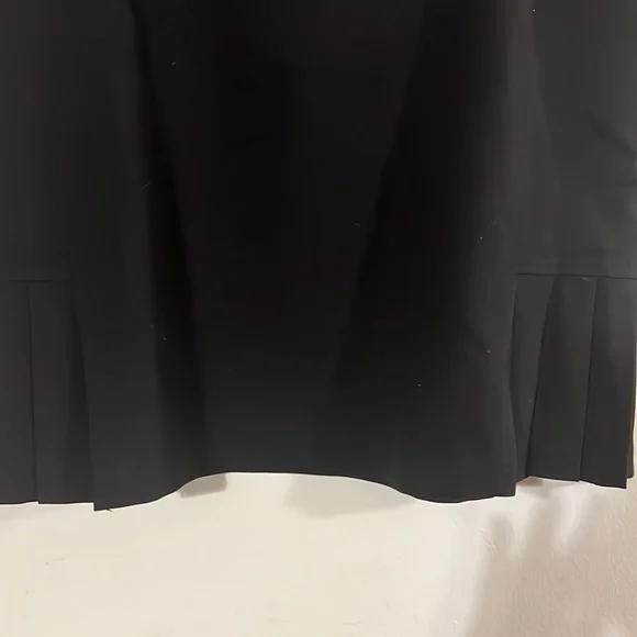 Tahari by Arthur S. Levine black straight skirt with pleat detail at side knee - Picture 5 of 9